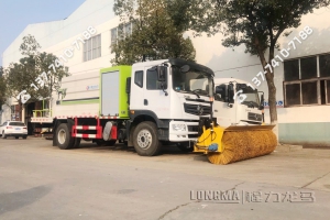 雾炮车列阵 南方都市报雾炮车