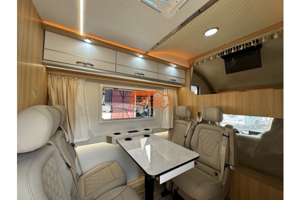 上汽跃进S100柴油旅居式C型房车