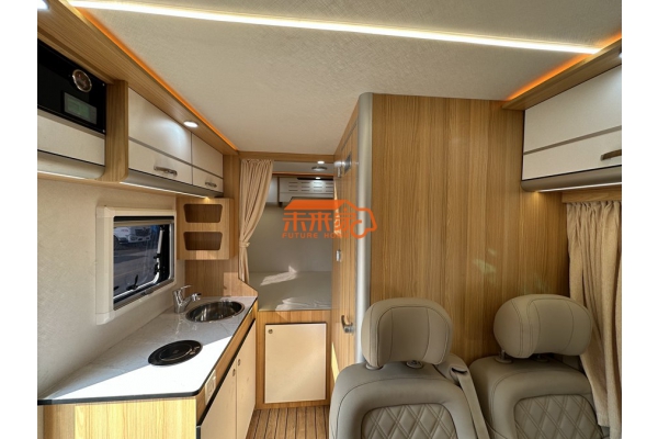 上汽跃进S100柴油旅居式C型房车