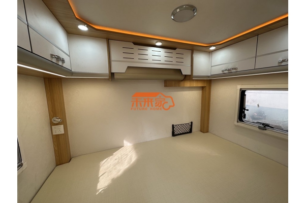 上汽跃进S100柴油旅居式C型房车