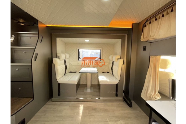 重汽豪沃升降顶侧拓展式多功能房车（拓展仓内部）