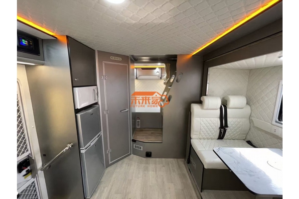 重汽豪沃升降顶侧拓展式多功能房车