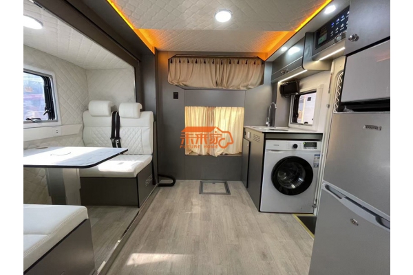 重汽豪沃升降顶侧拓展式多功能房车