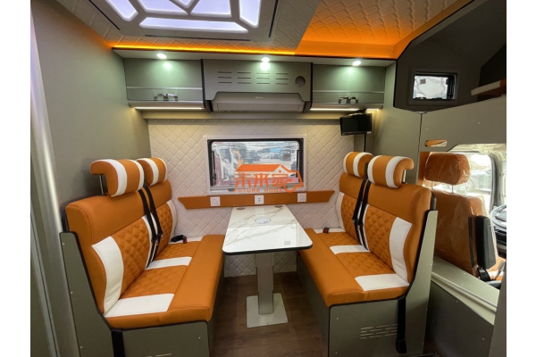 重汽豪沃统帅2.5T柴油自动挡旅居式房车