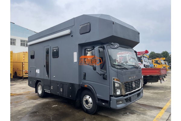 重汽豪沃统帅2.5T柴油自动挡旅居式房车