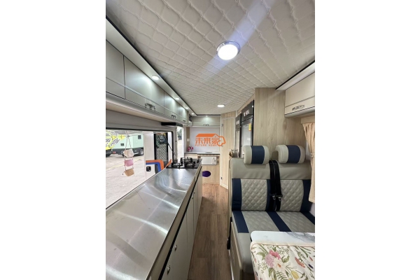 东风途逸移动售货房车,多功能移动售卖车